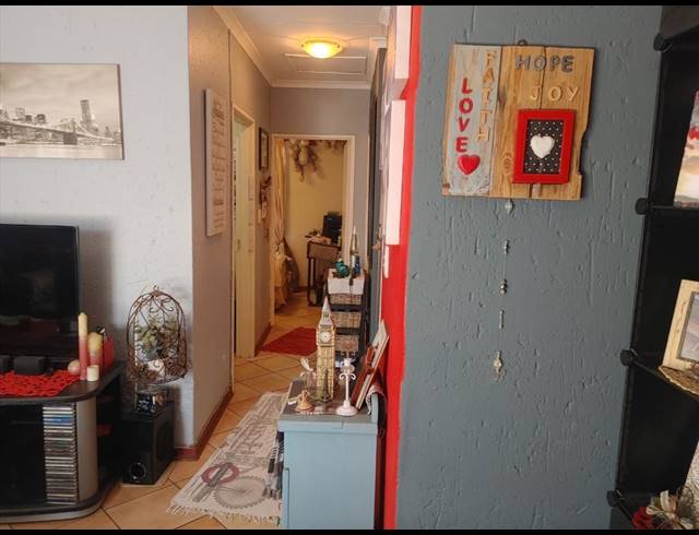2 BEDROOM APARTMENT FOR SALE IN GLEN MARAIS